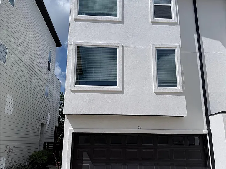 1417 Kramer Ln #24 — Photo 2