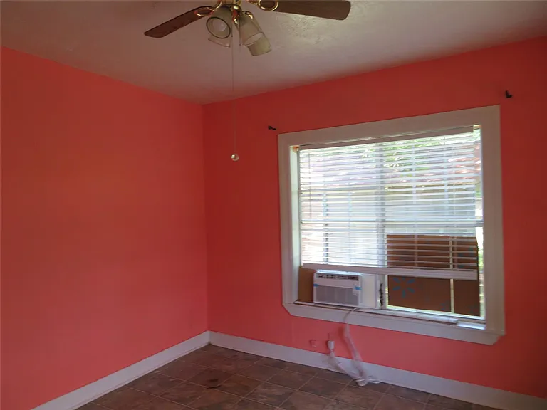 422 Mill Ave — Photo 12