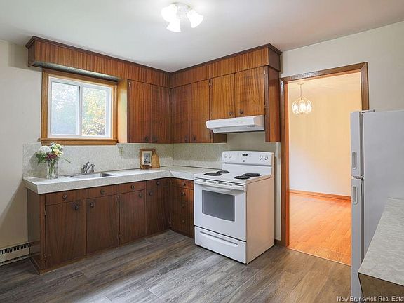 4th image of 108 Robin Hood Ln