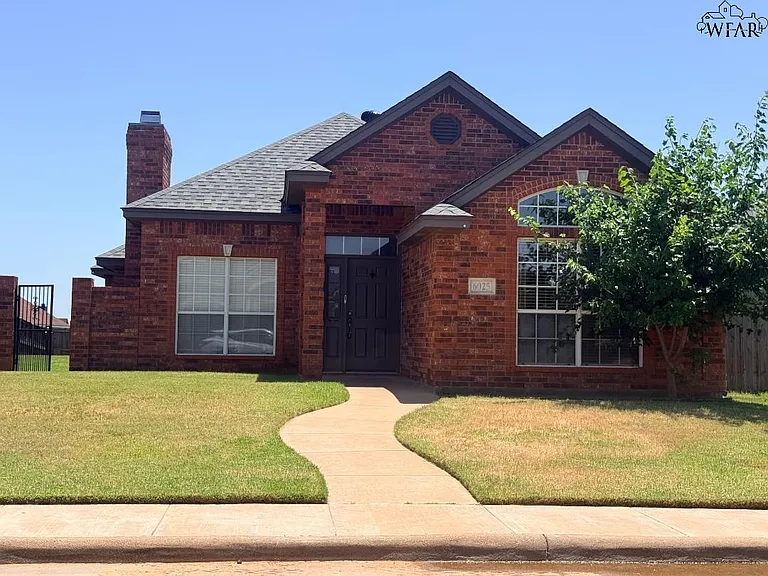 6025 Oakmont Dr — Photo 1