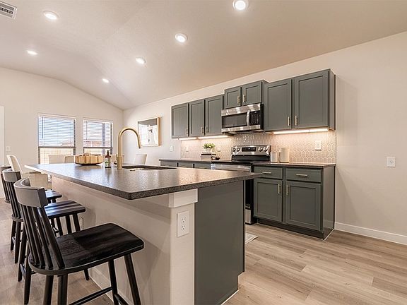 4th image of 7219 37th St