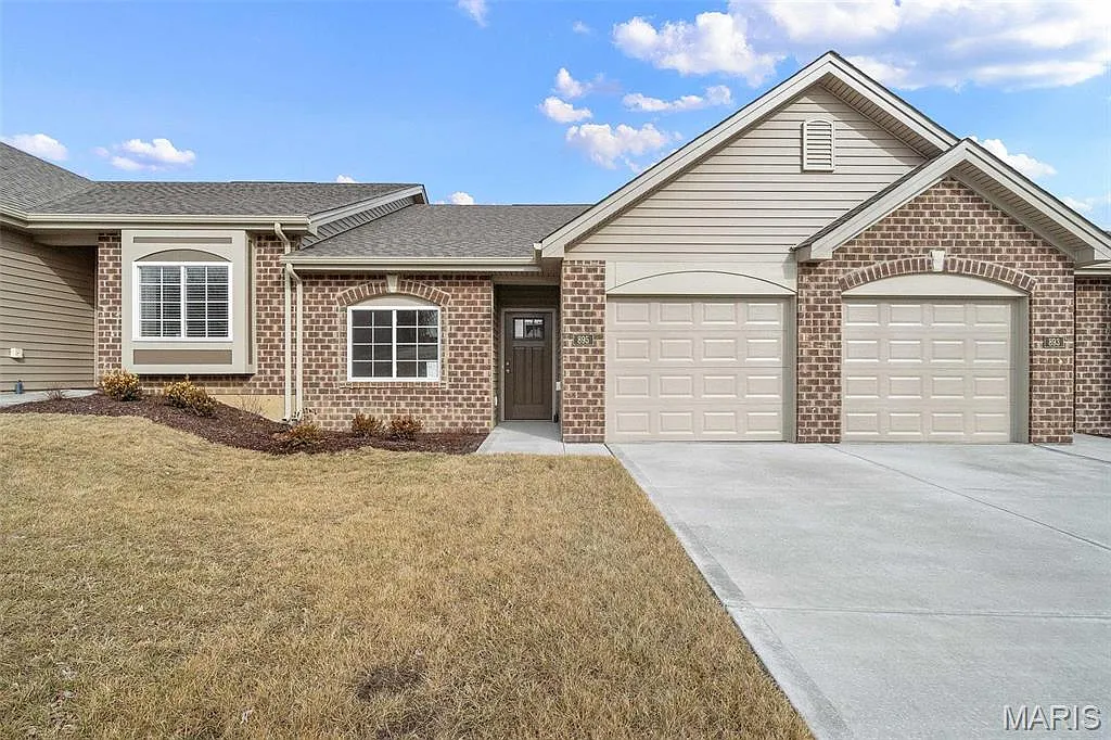 895 Walter Way photo 1