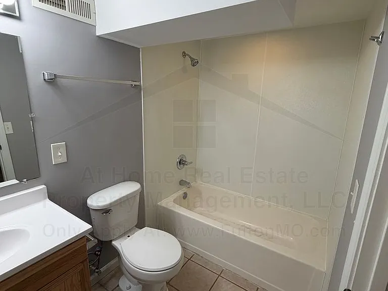 217 W 6th St — Photo 38
