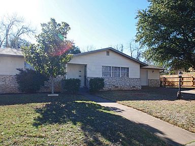 707 W Travis St Fredericksburg Tx 78624 Zillow