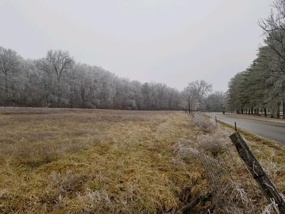3rd image of 4616 Plantation Ln