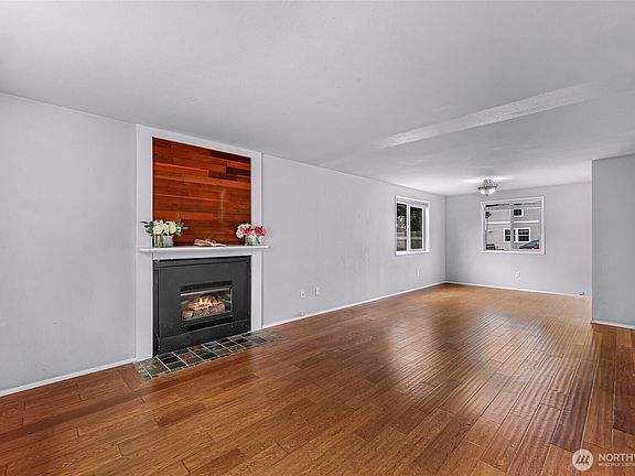 5th image of 2429 Queen Street
