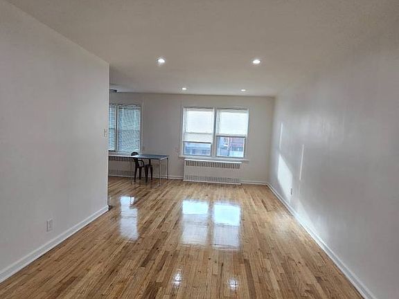 4th image of 333 E 53rd St #3