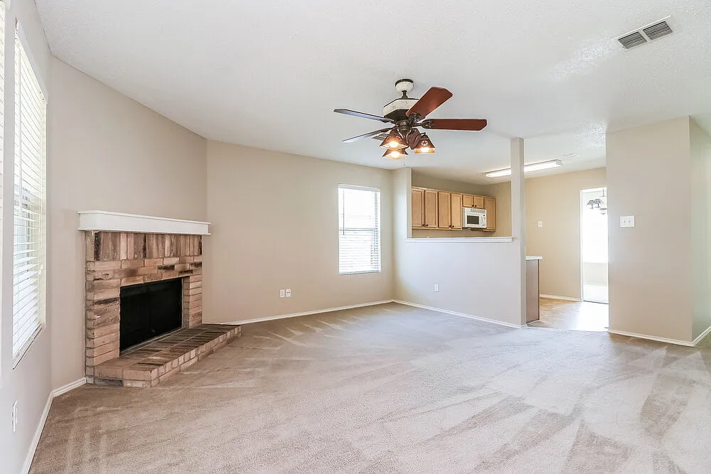 3 bed, 2.0 bath, 1354 sqft, $1,920 — Photo 3
