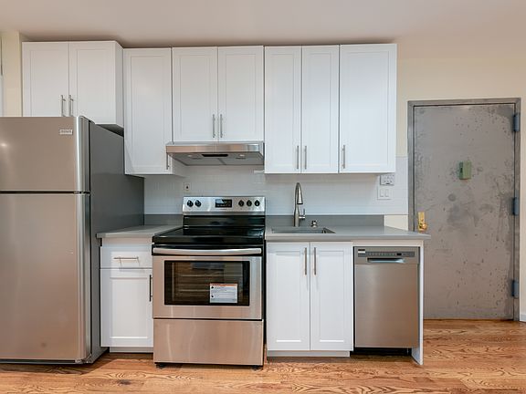 3rd image of 207 Van Buren St Floor 3