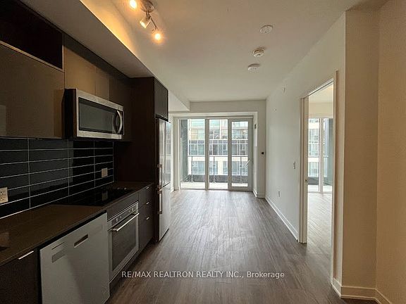 3rd image of 60 Princess St #618