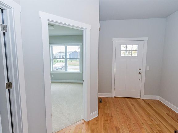 4th image of 24 Conklin Ct