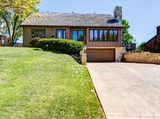 1950 Ridgelea Dr, Salina, KS 67401