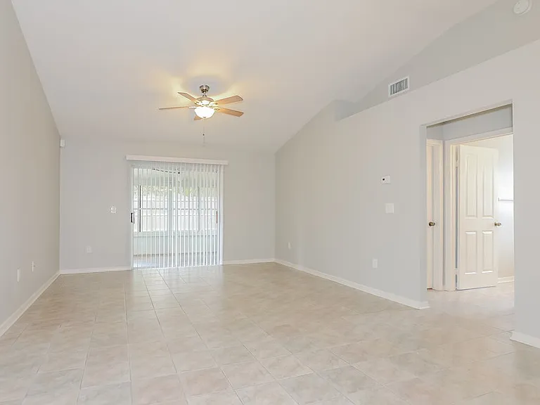 1430 Maximilian Dr — Photo 2
