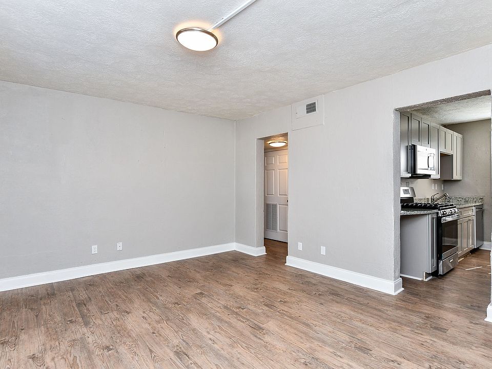 1st image of 25 Poinsettia Pl