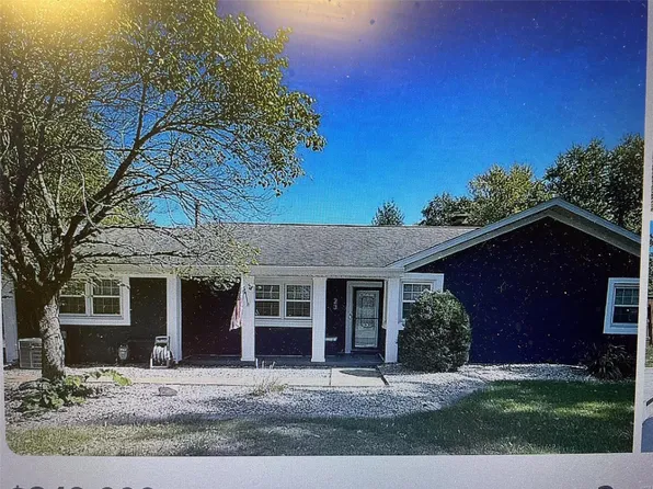 23 Lake Dr, Troy, IL 62294