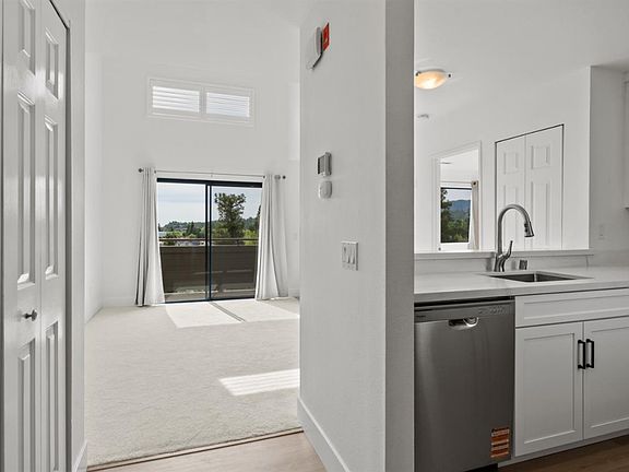 4th image of 302 Mariner Way