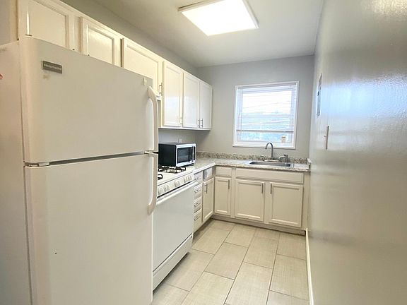 2nd image of 2243 Huntington Ave APT 301