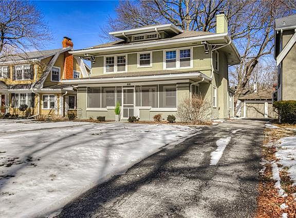 3rd image of 808 W 71st Ter