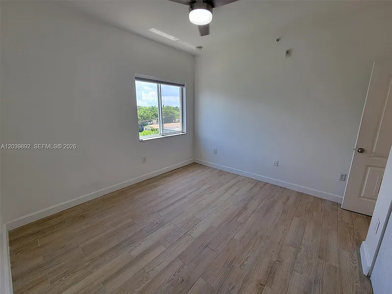 1300 NE 109th St #405 — Photo 9