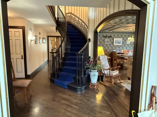 401 Pine TERRACE, Oconomowoc, WI 53066