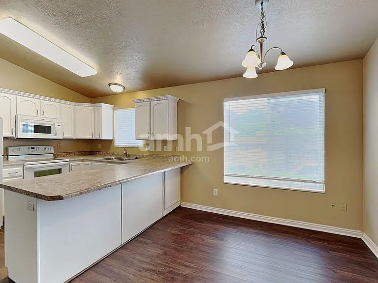 1251 S 820 W — Photo 4