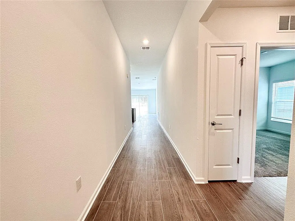 3 bed, 2.0 bath, 1560 sqft, $2,050 — Photo 2
