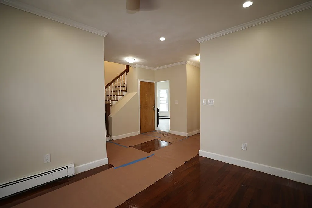 3 bed, 1.0 bath, 1700 sqft, $3,000 — Photo 3