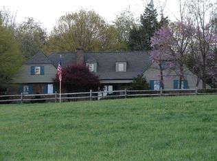 1382 Hermitage Rd, Waynesboro, VA 22980