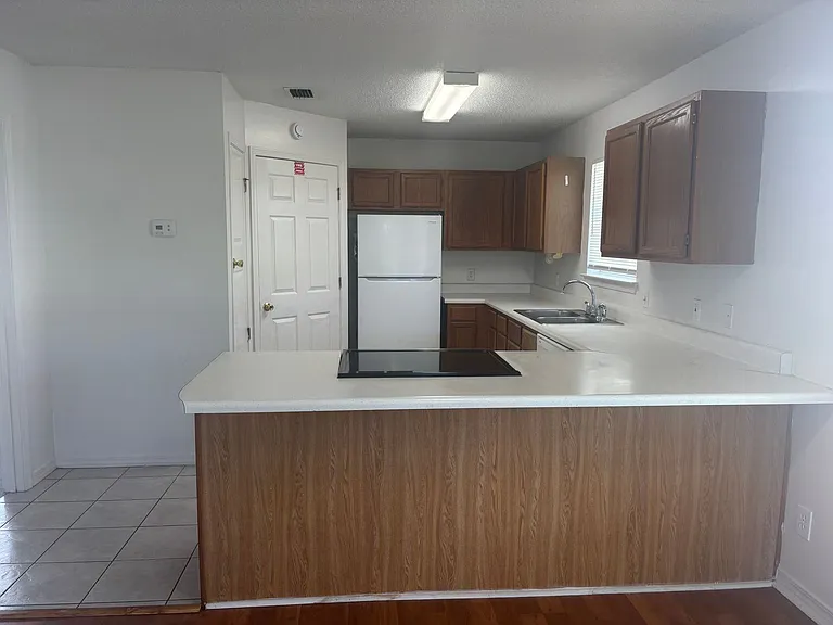 565 Florosa Ct — Photo 3