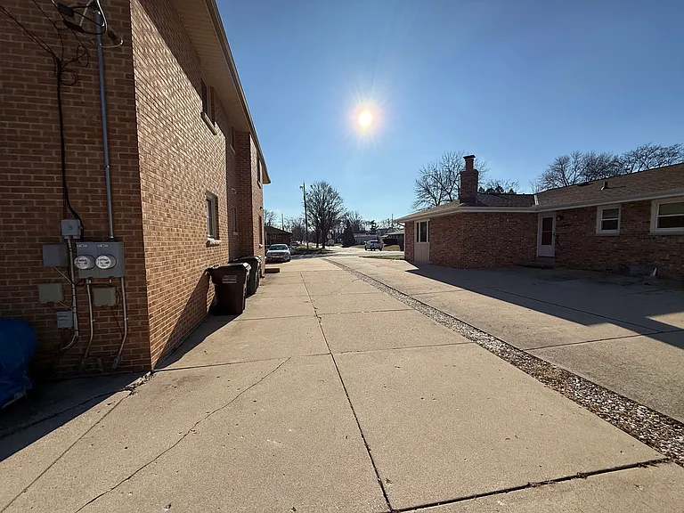 2806 E Bottsford Ave — Photo 12