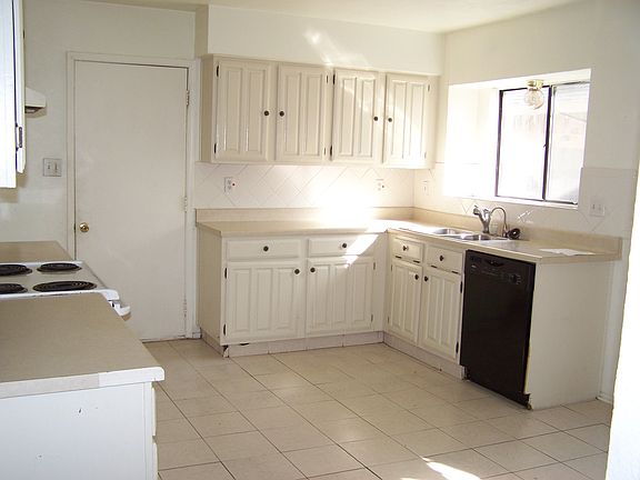 Eat in kitchen