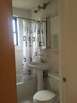 Rented by Halvatzis Realty | media 17