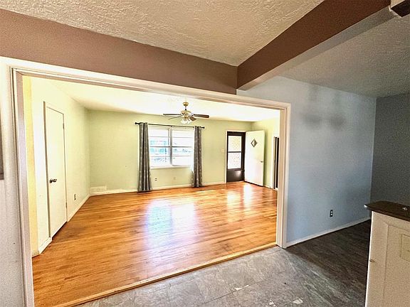 5th image of 3905 Meadowview Dr