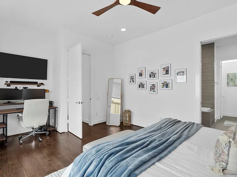 1159 W 18th St — Photo 35