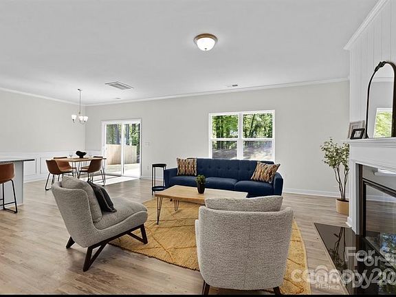 5th image of 4512 Victory Ln #11