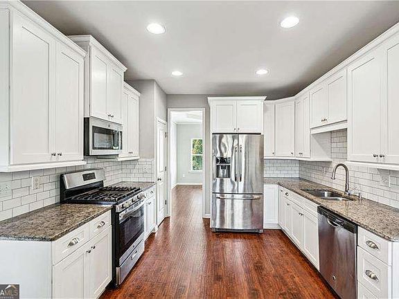 5th image of 511 Sable Trace Way