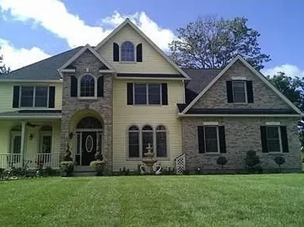 5 Gableview Ln, Southwick, MA 01077