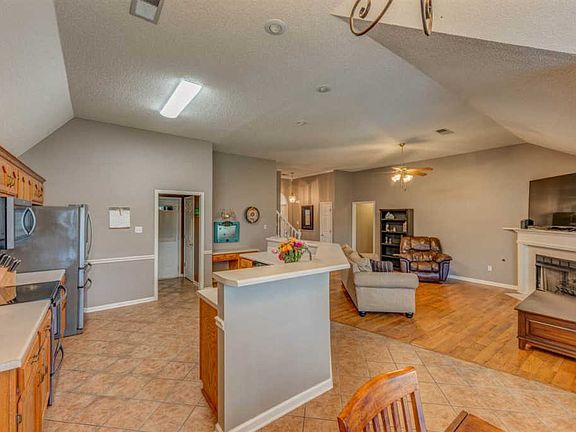 5th image of 30 Winding Creek Dr