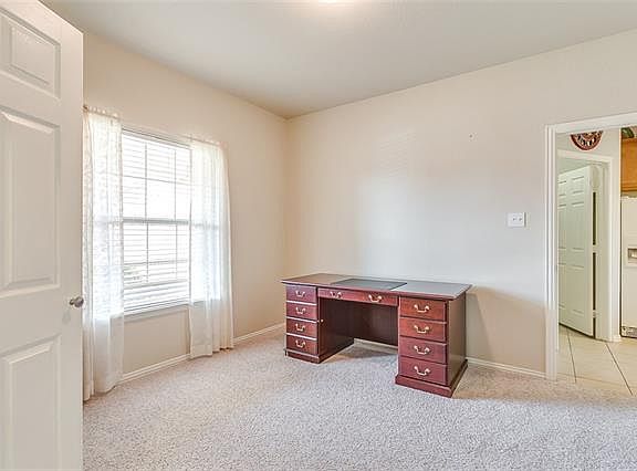 4th image of 2964 Lakeview Cir