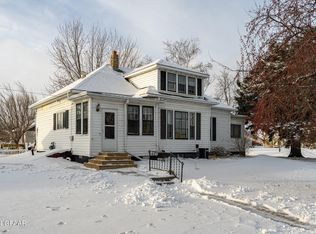 1703 S Main St, Crookston, MN 56716