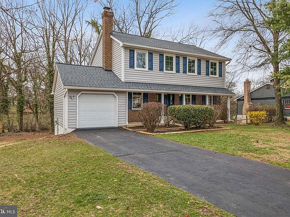 2nd image of 8928 Rolling Rd