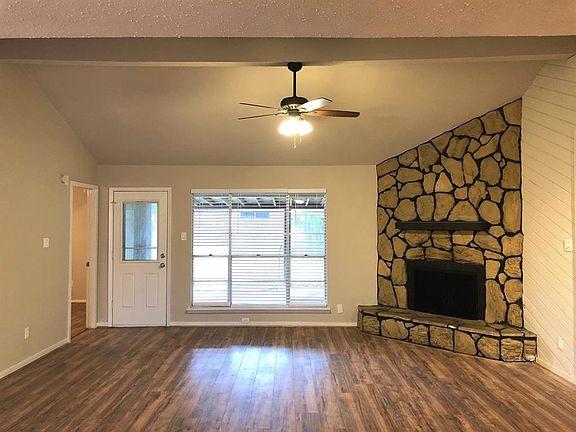 3rd image of 10622 Highland Woods Dr