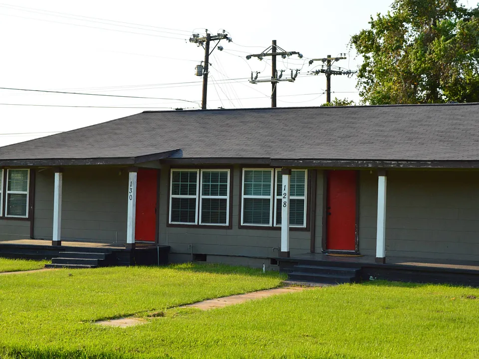 128 Dooley St