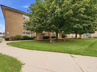 3180 W Meadow Lane Dr APT 43, Merrionette Park, IL 60803