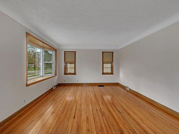 5th image of 3028 Stinson Blvd