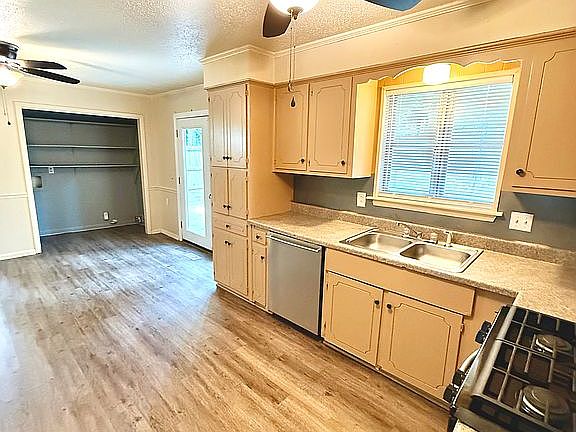 3rd image of 5608 Francis St