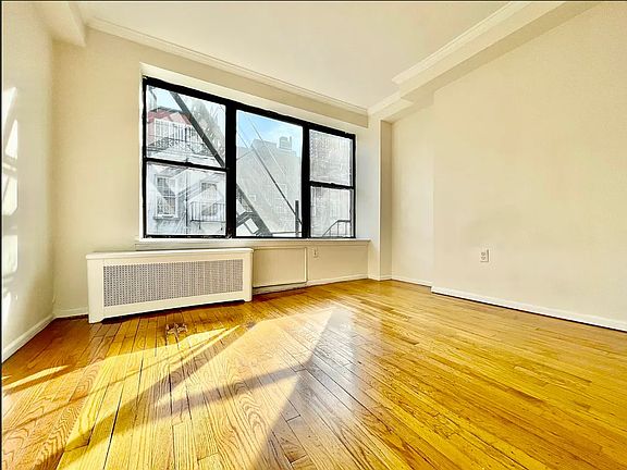 4th image of 240 E 90th St APT 5D