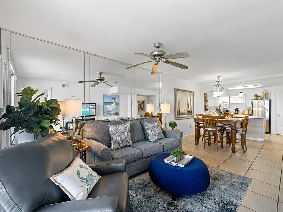 633 W Beach Blvd #ID1570480P