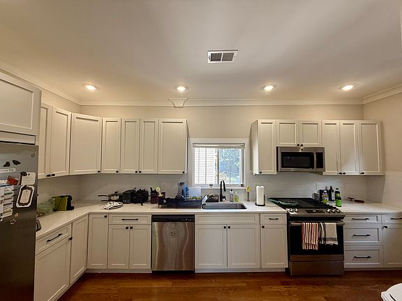 4th image of 13 Falkland St #2