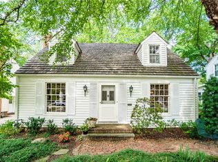 560 Lake Forest Dr, Bay Village, OH